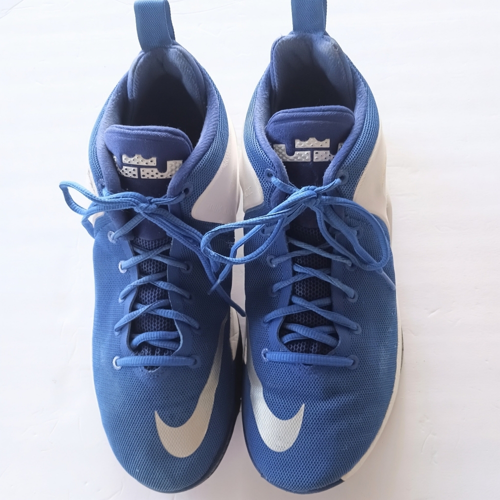 NIKE LeBron Low Zoom Sneakers Blue/White Men's Size 11